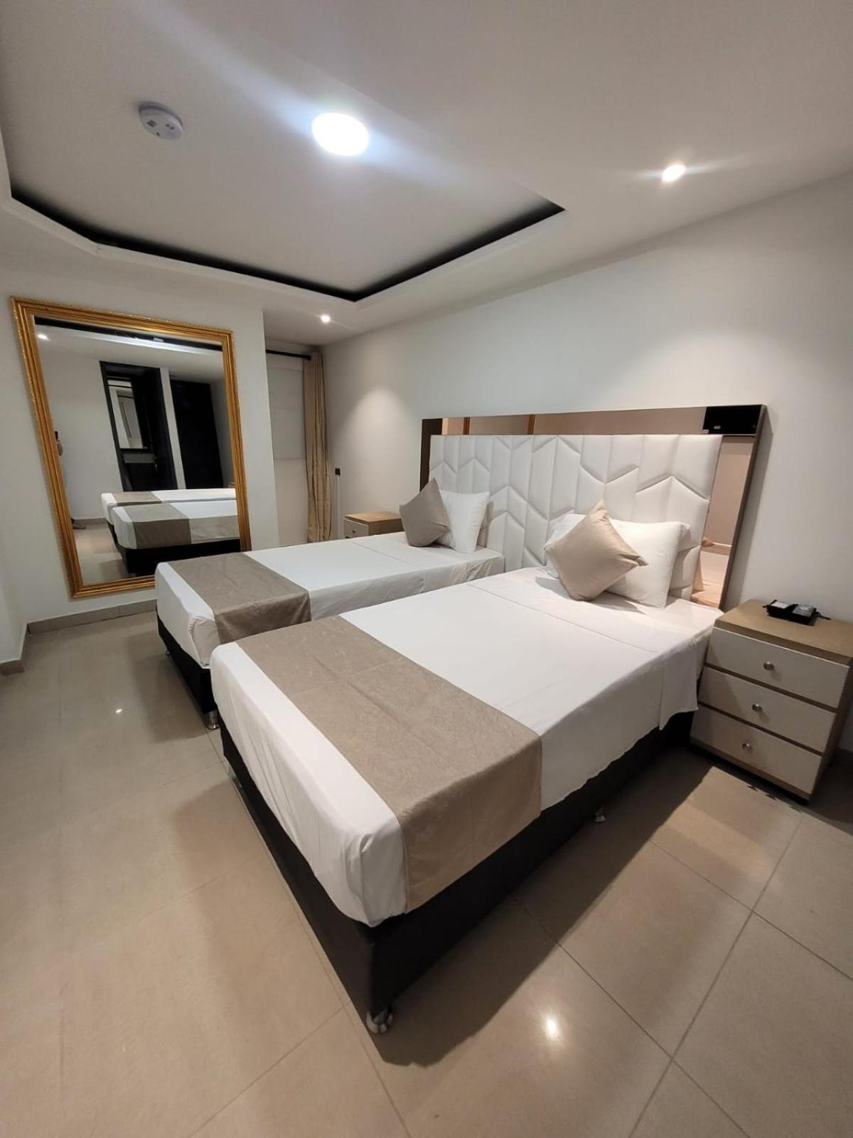 Hotel Med 33 Медельин Экстерьер фото