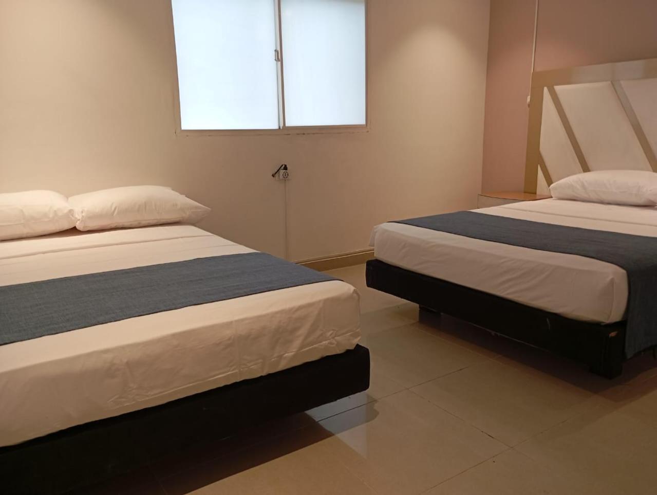 Hotel Med 33 Медельин Экстерьер фото